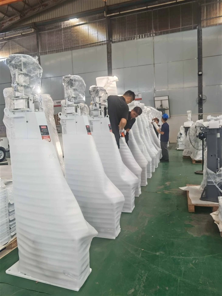 Manual And Electric Lifting Telescopic Mast For Solar Trailers manufacturers